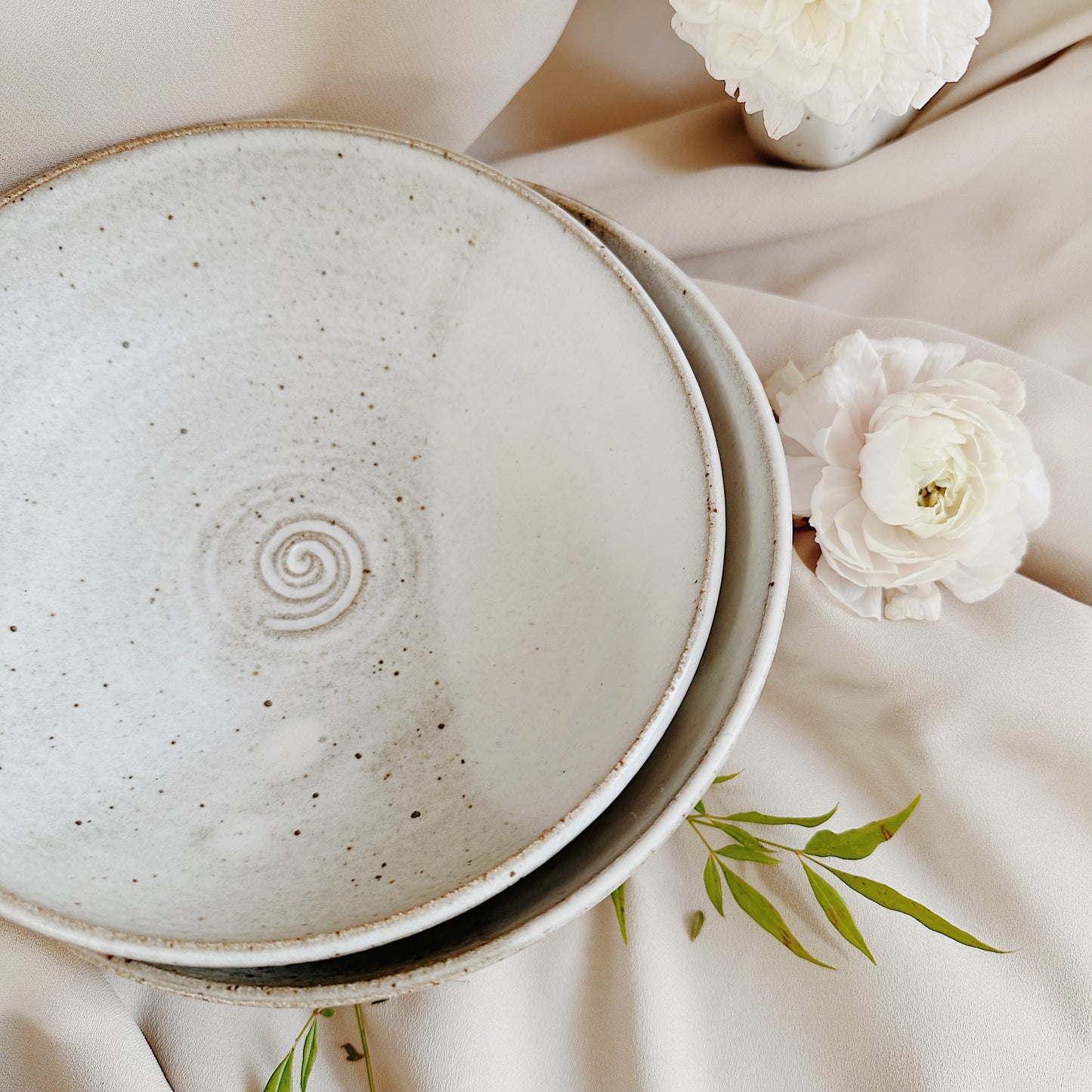 Large Bowl in Layered Speckled White